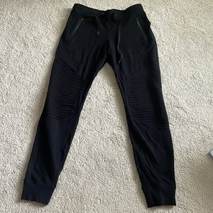 Alo yoga tight fitting jogger pants